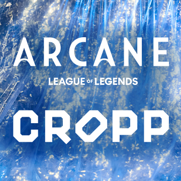 Baner kolekcji ARCANE x LEAGUE OF LEGENDS od marki CROPP na tle niebieskich refleksów. banner
