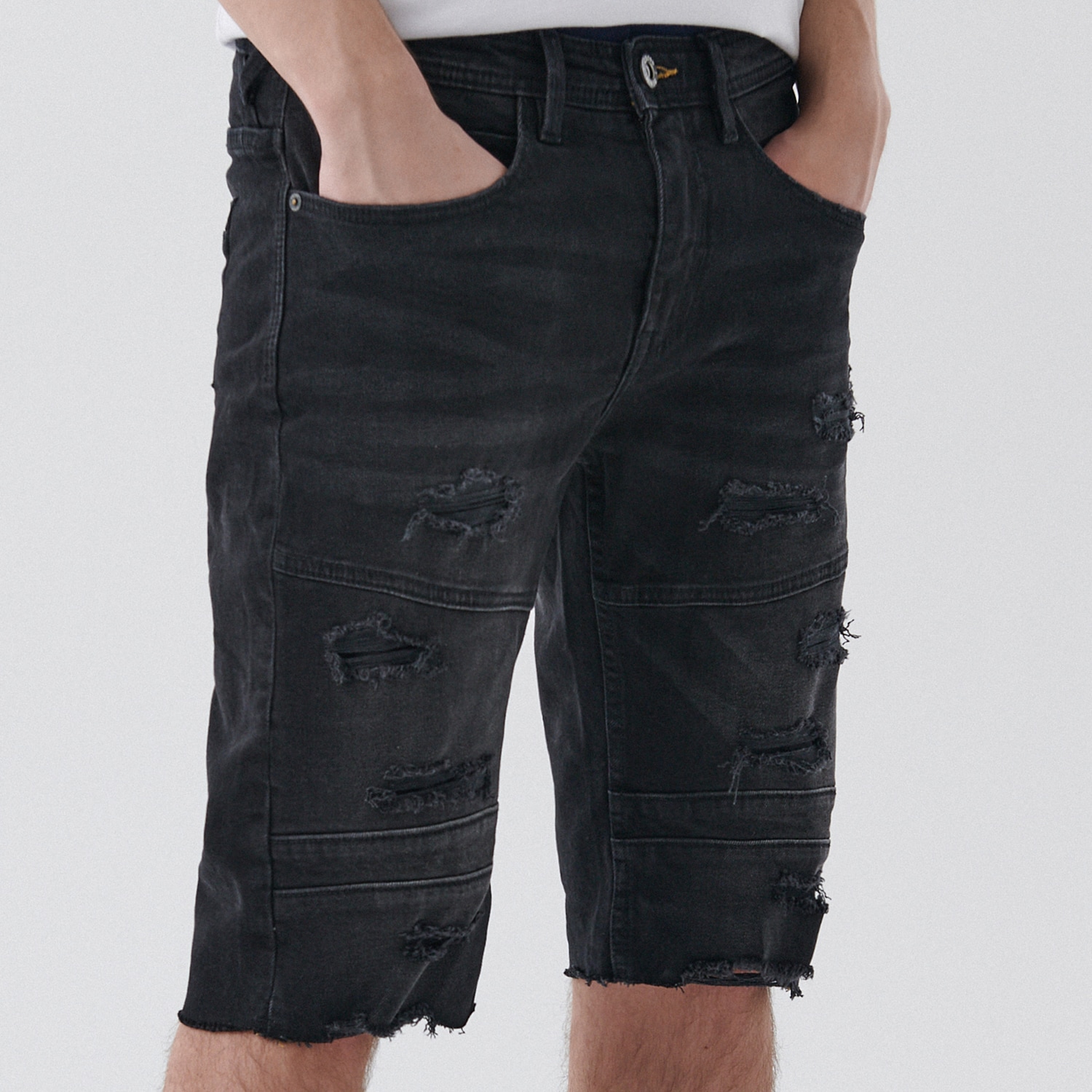 Cropp - Pantaloni scurti slim, negri - Negru