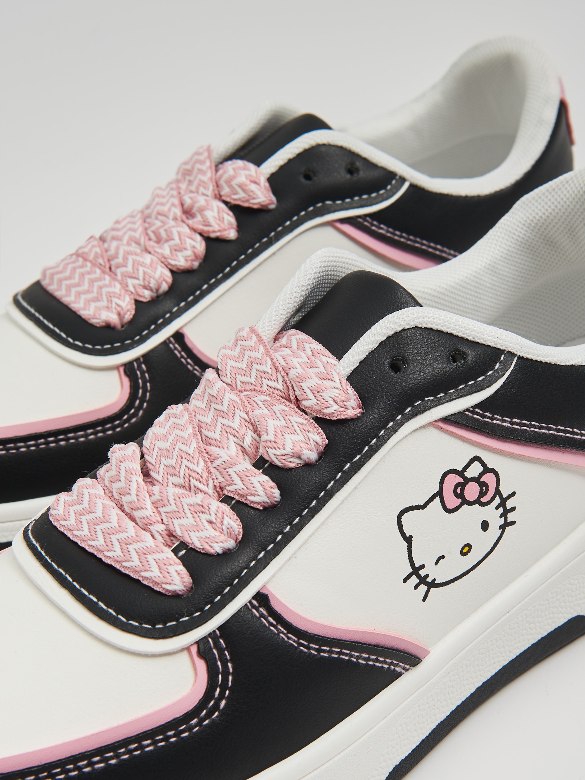 Cropp - Sneakers Hello Kitty - Schwarz