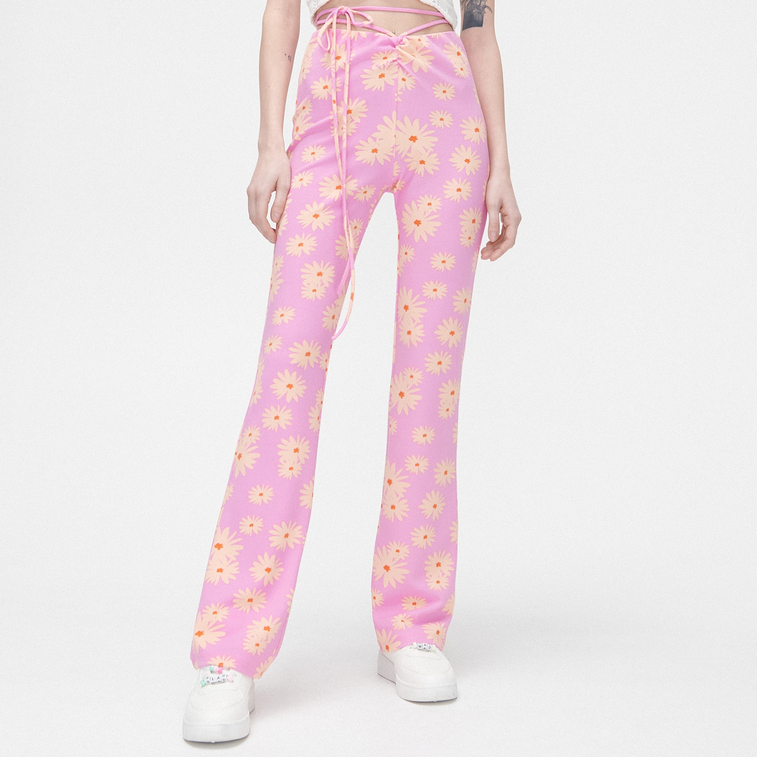 Cropp - Pantaloni evazati cu imprimeu floral, roz - Roz