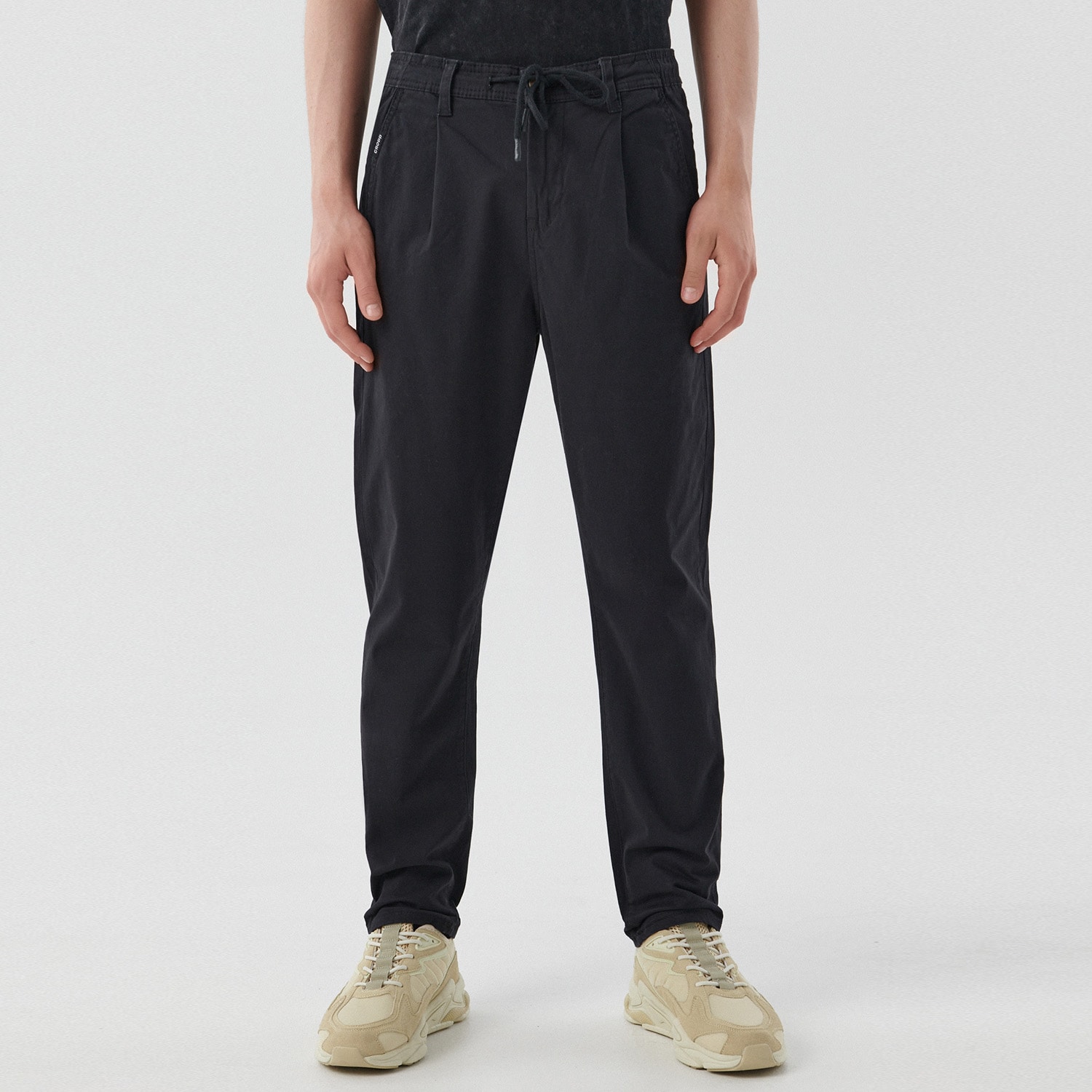 Cropp - pantaloni carrot fit - negru