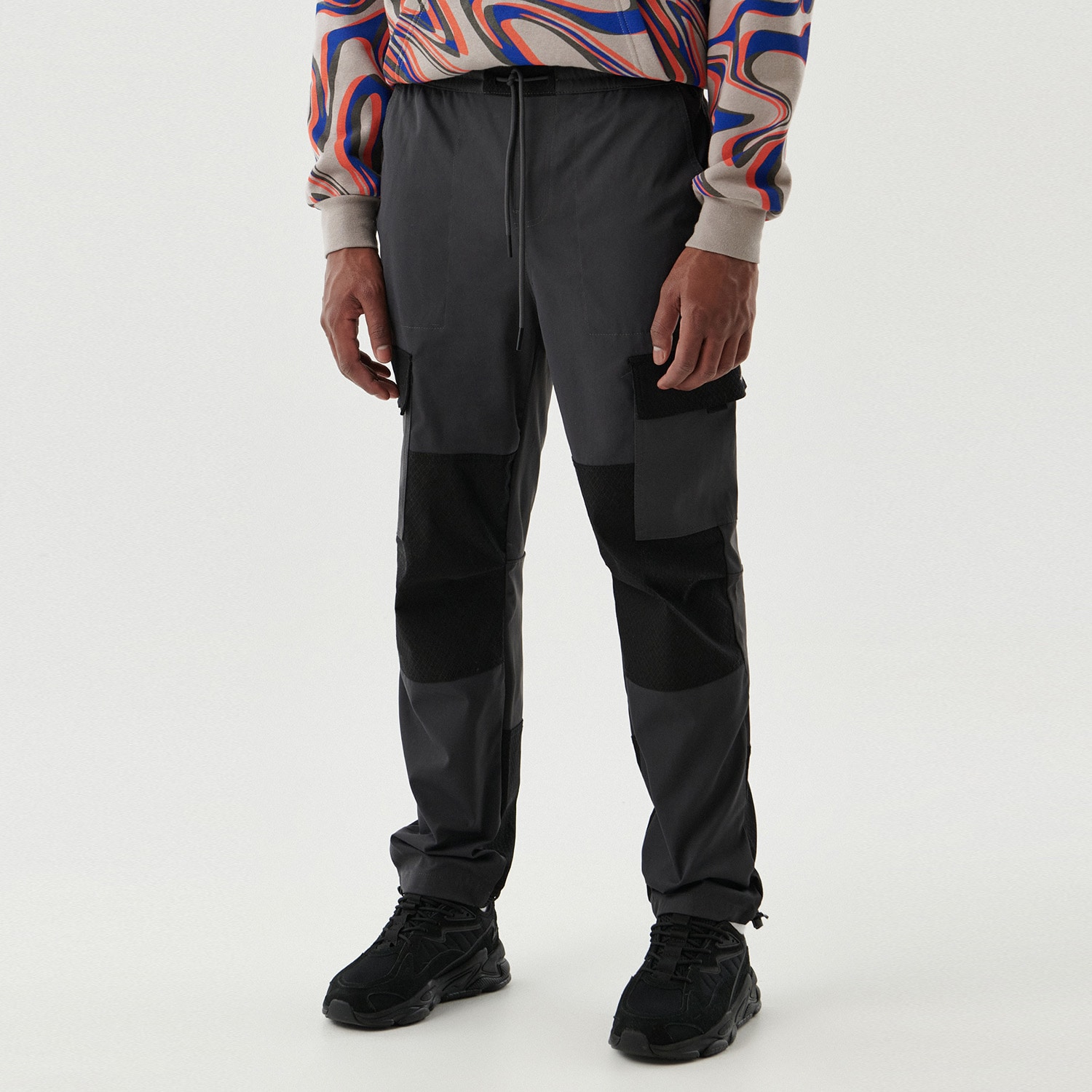 Cropp - pantaloni cargo cu buzunare - gri