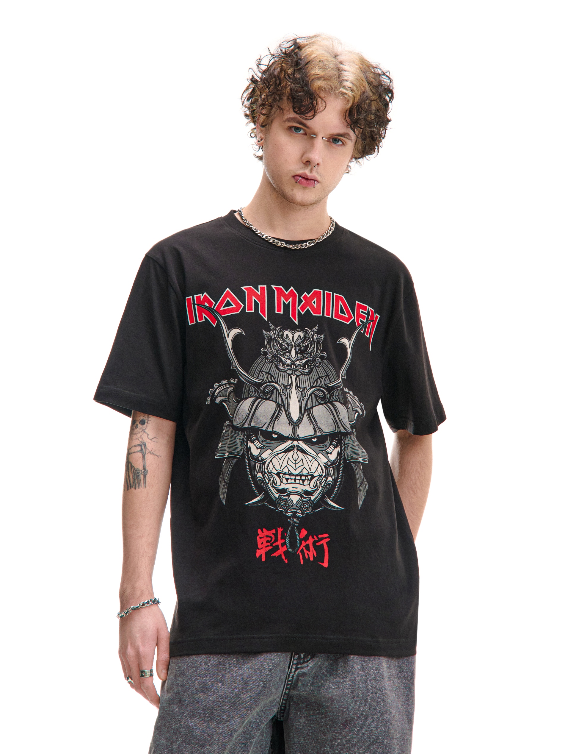 Cropp - Nyomott mintás fekete póló Iron Maiden - fekete termék 2. képe