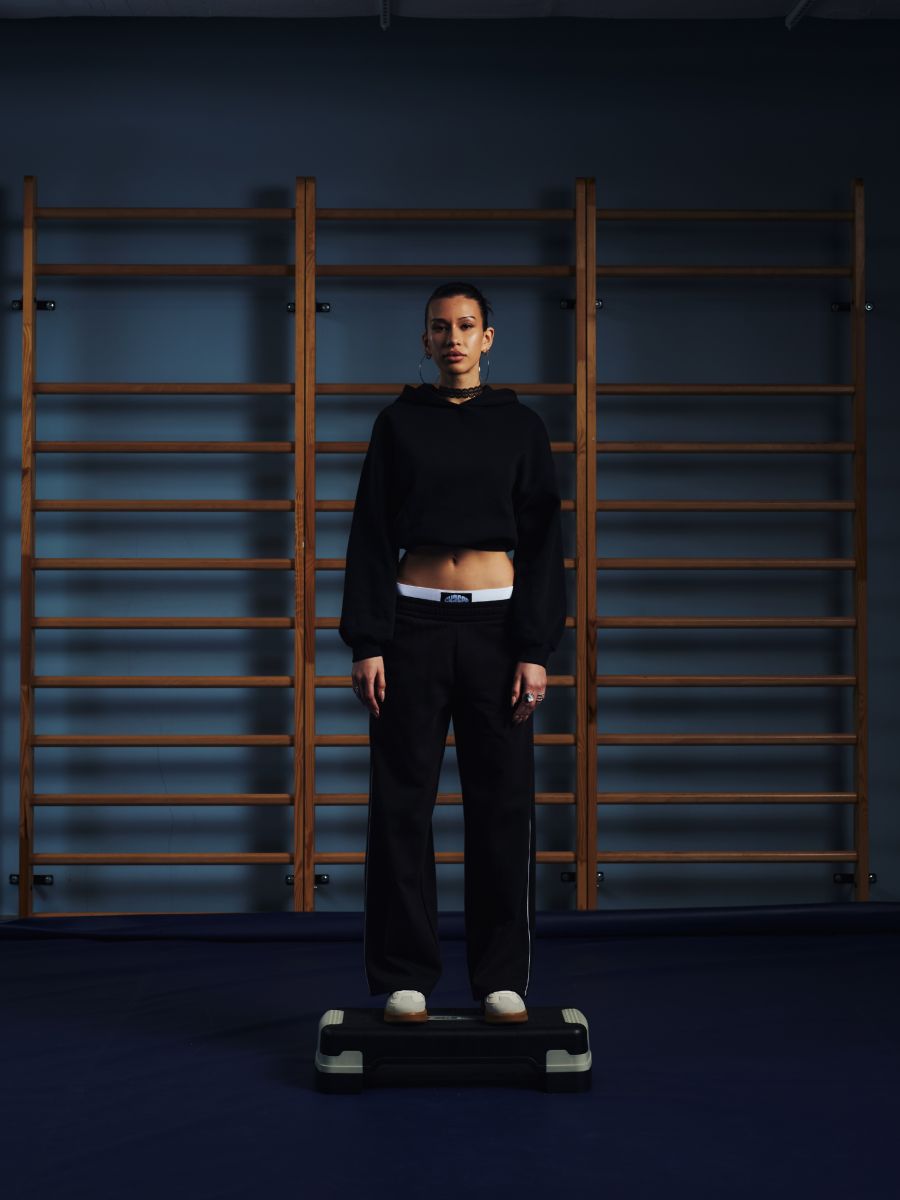 Czarna bluza boxy z kapturem