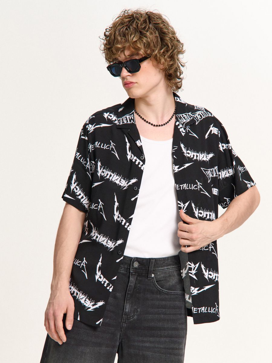 Cămașă din viscoză Metallica Culoare negru - CROPP - 032HY-99X
