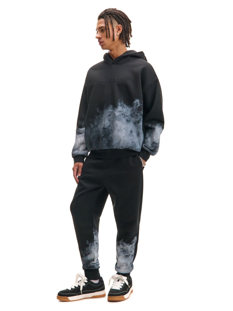 Czarna bluza z kapturem i motywem dymu