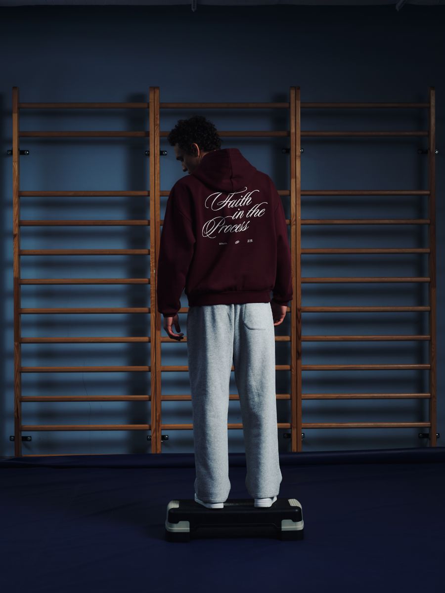 Bordowa hoodie z sentencją