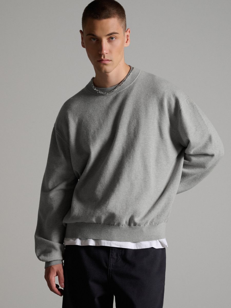 Jasnoszary sweter