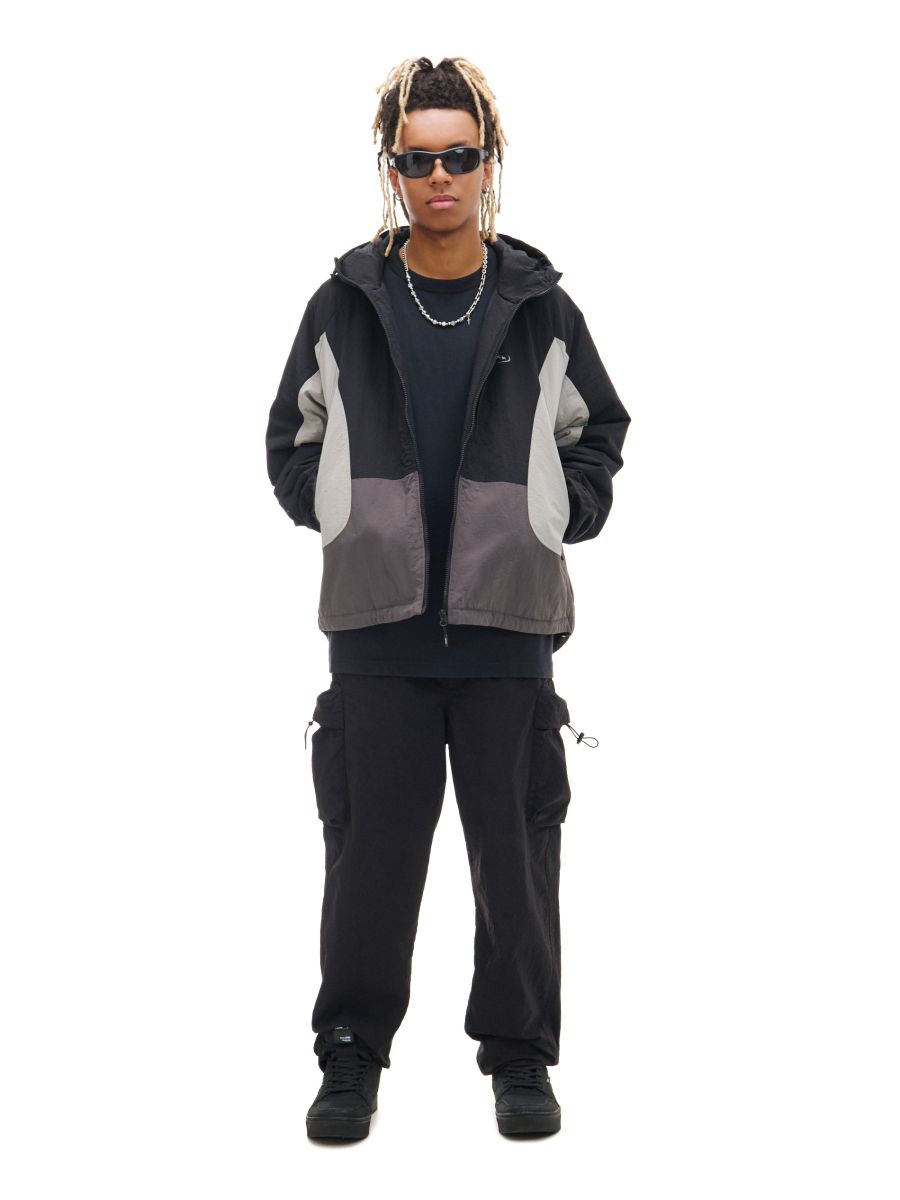 Chaqueta con capucha