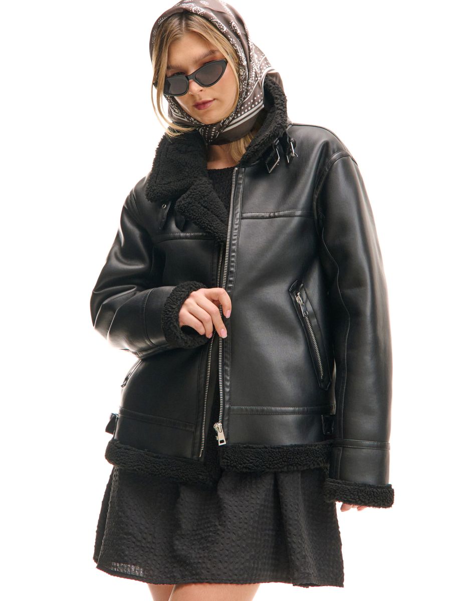 Czarna kurtka sherpa z imitacji skóry