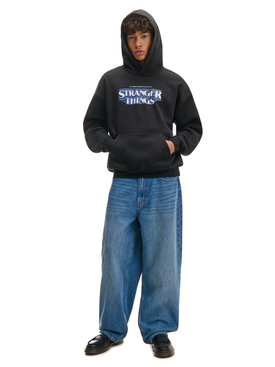 Чорне худі з принтом Stranger Things