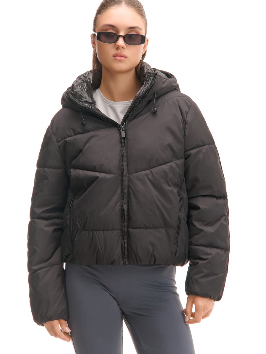 Czarna kurtka puffer z kapturem