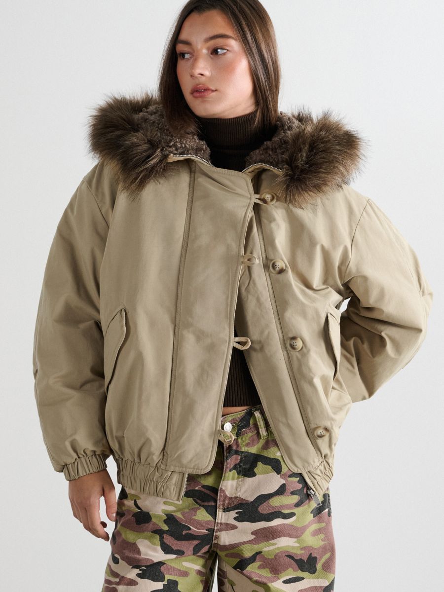 Lühike kapuutsiga bomber-jakk