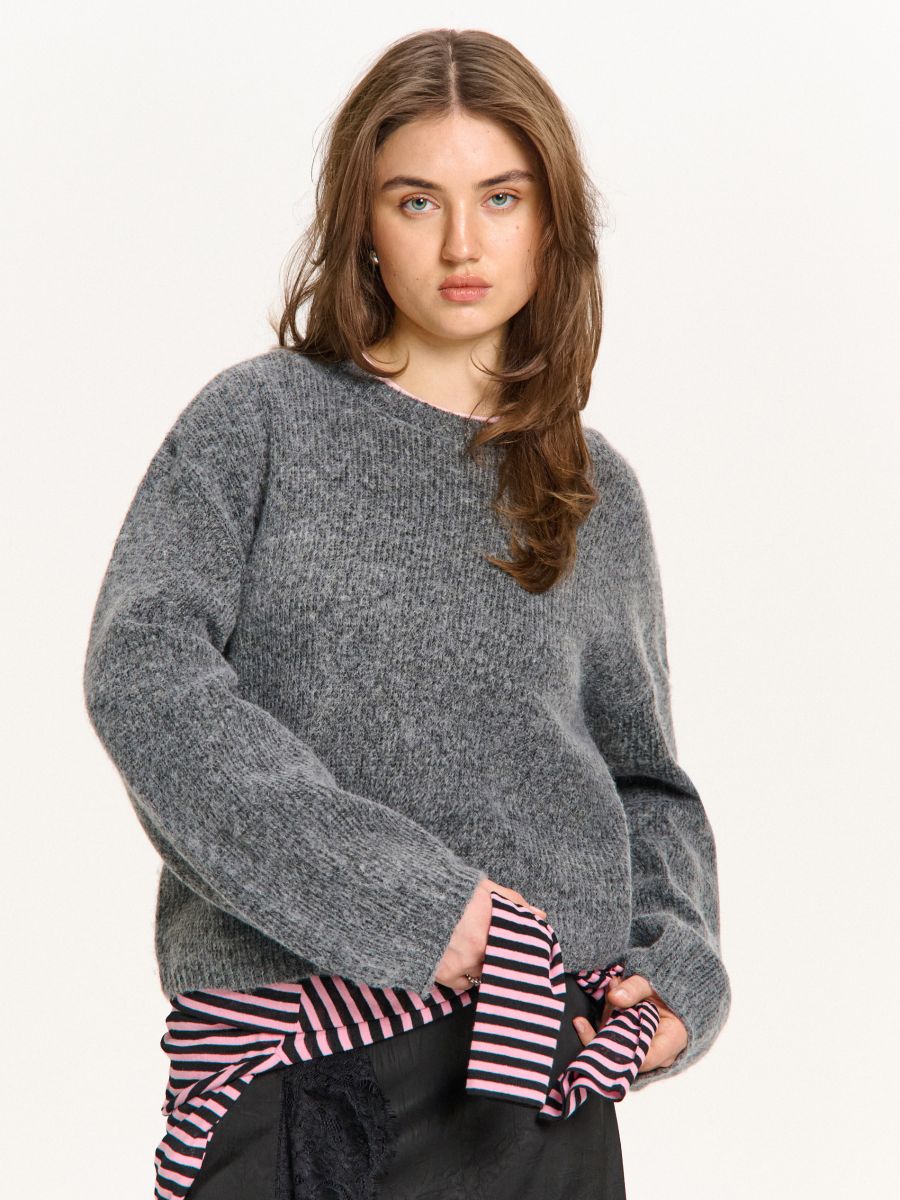 Szary sweter z dodatkiem wełny