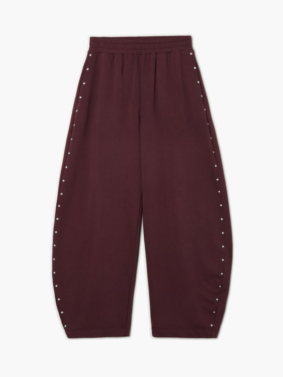 Bordowe dresy barrel z ćwiekami