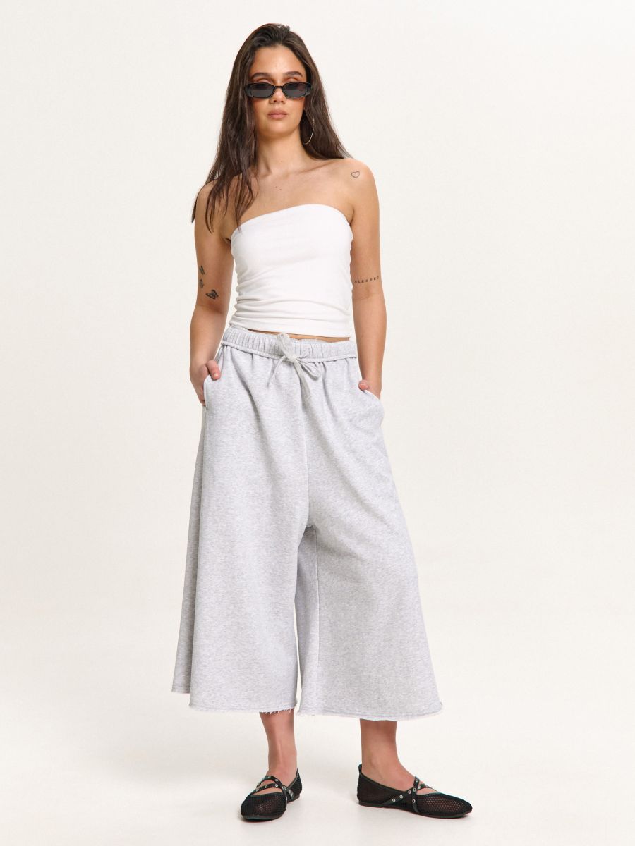 Dresy jorts z szerokimi nogawkami