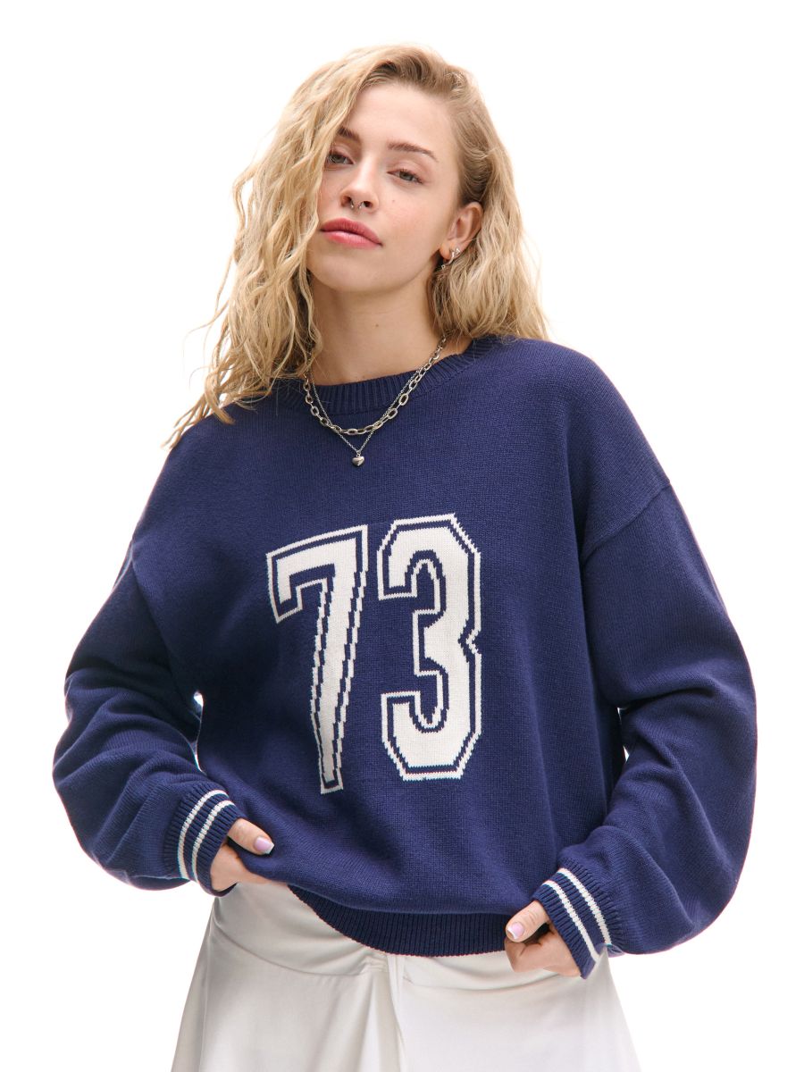 Oversizowy sweter z nadrukiem