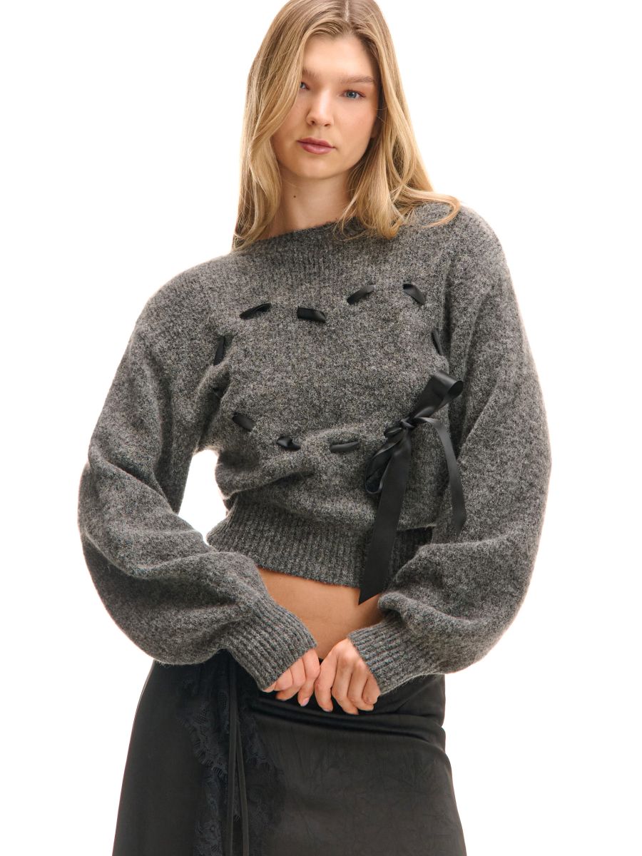 Светр з аплікацією