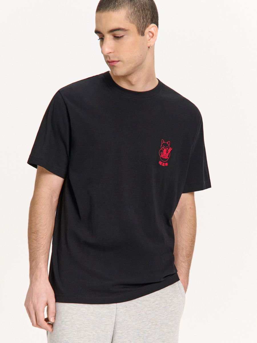 Koszulka z naszywką kota jedzącego ramen