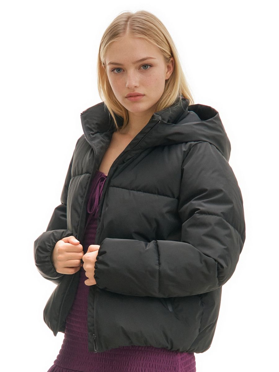 Pikowana czarna kurtka puffer z kapturem