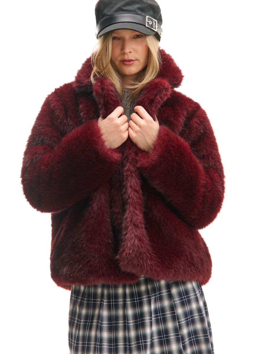 Lühike jakk imitatsioonilambanahast