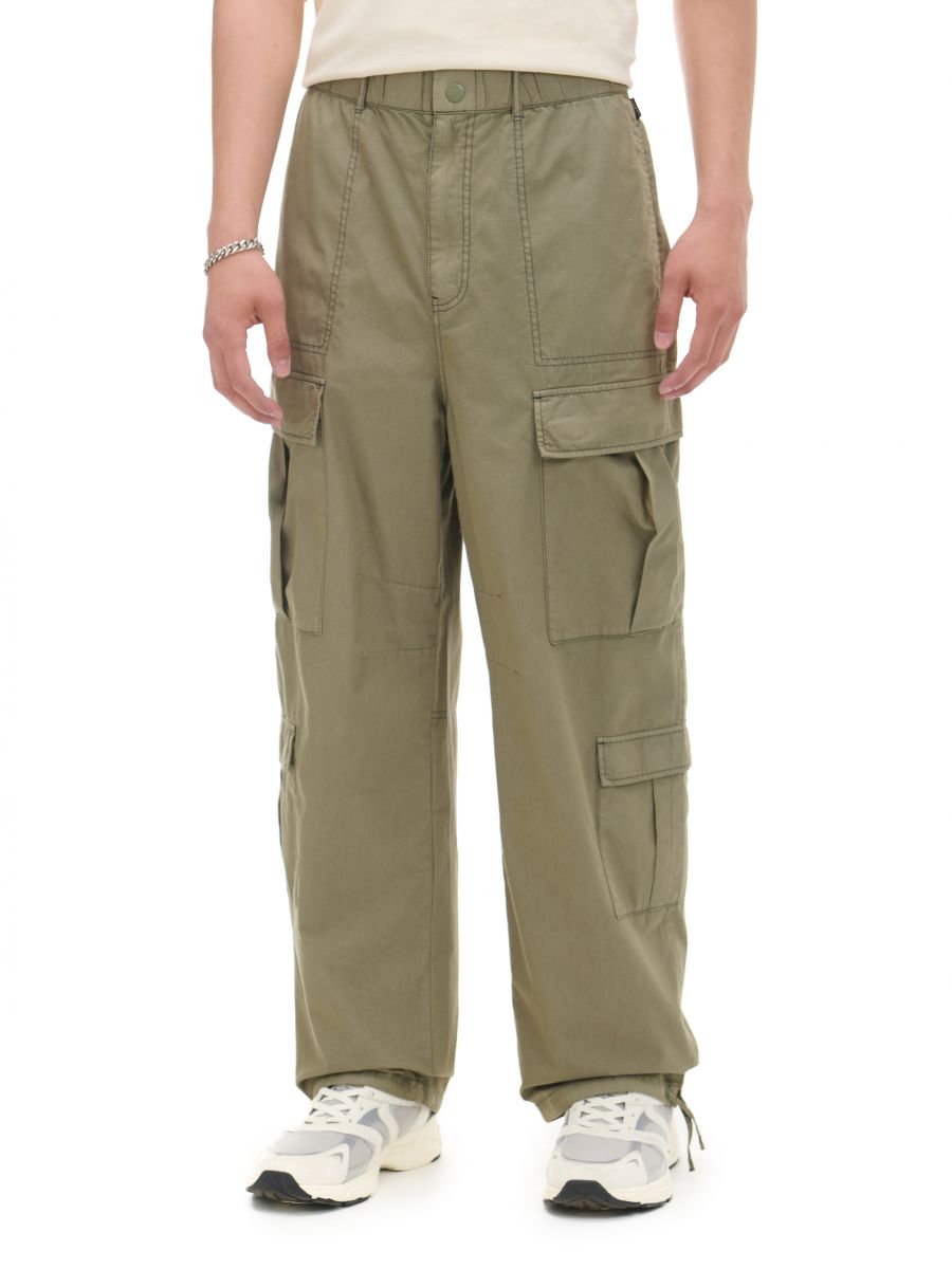 Oliwkowe spodnie cargo o luźnym kroju