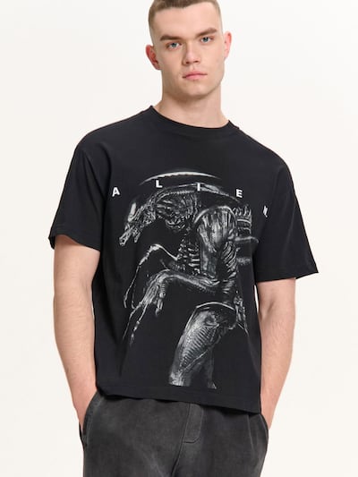 Schwarzes T Shirt mit Schuppenflagge