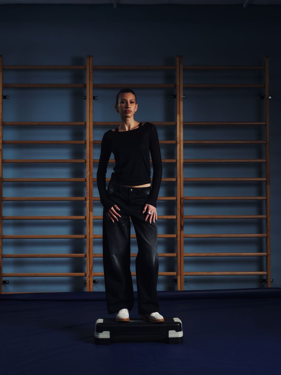 Czarne jeansy baggy z efektem sprania