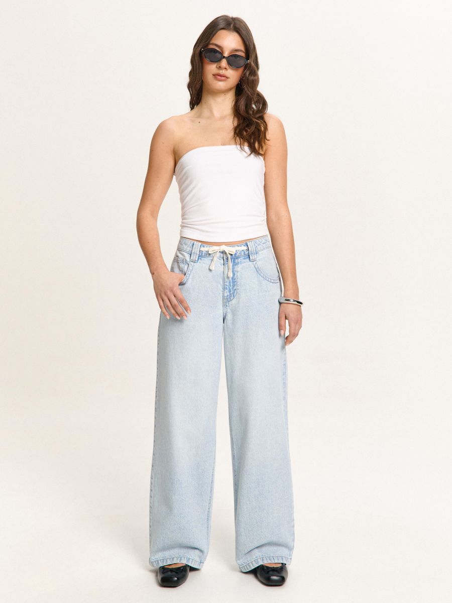 Jasne jeansy baggy ze sznurkiem w pasie