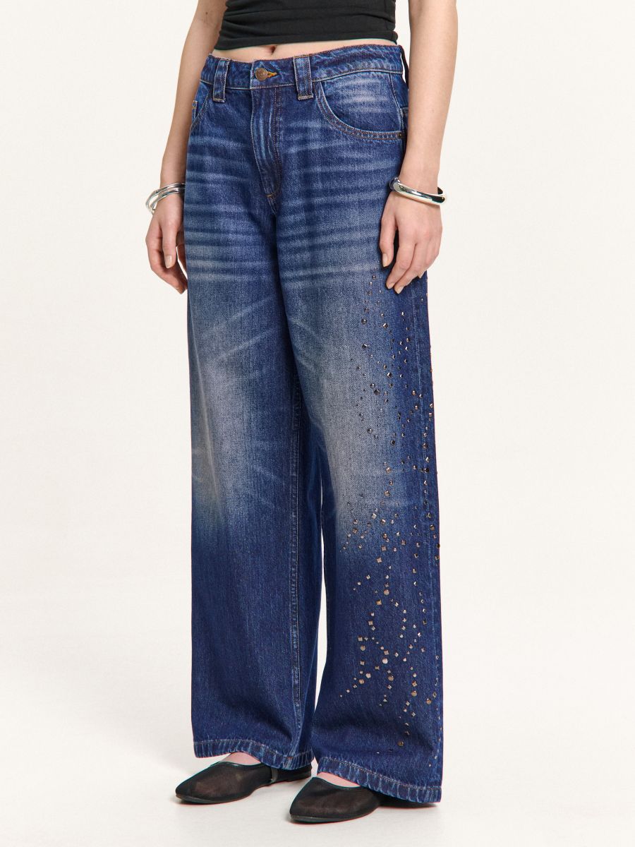 Jeansy baggy z ćwiekami na nogawce