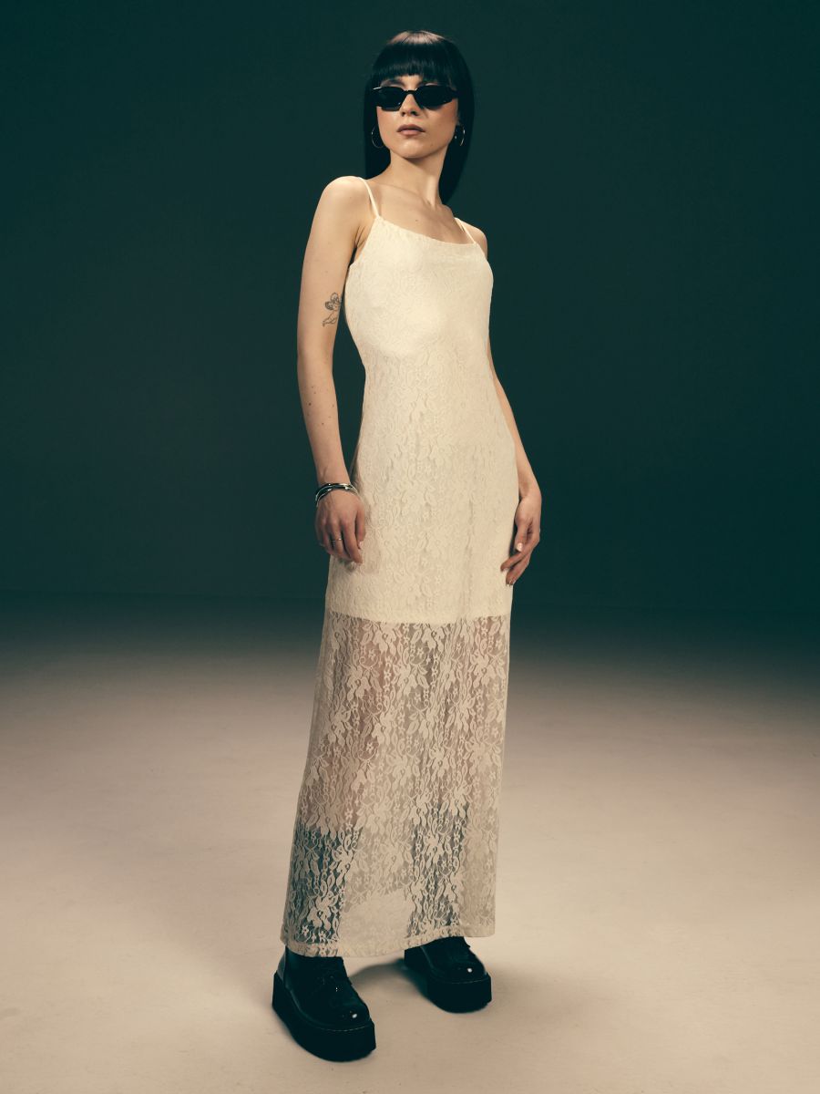 Koronkowa biała sukienka maxi