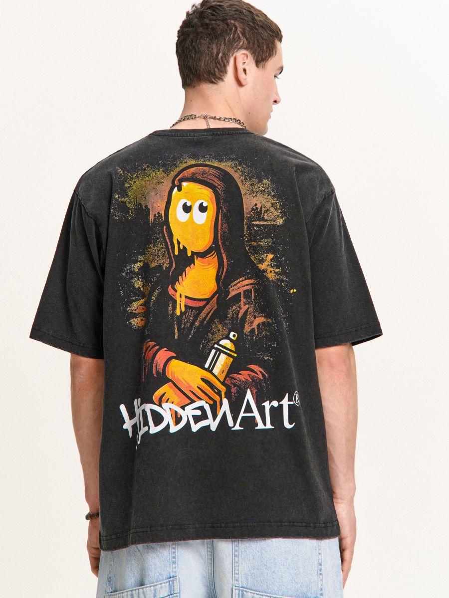 Чорна футболка з принтом