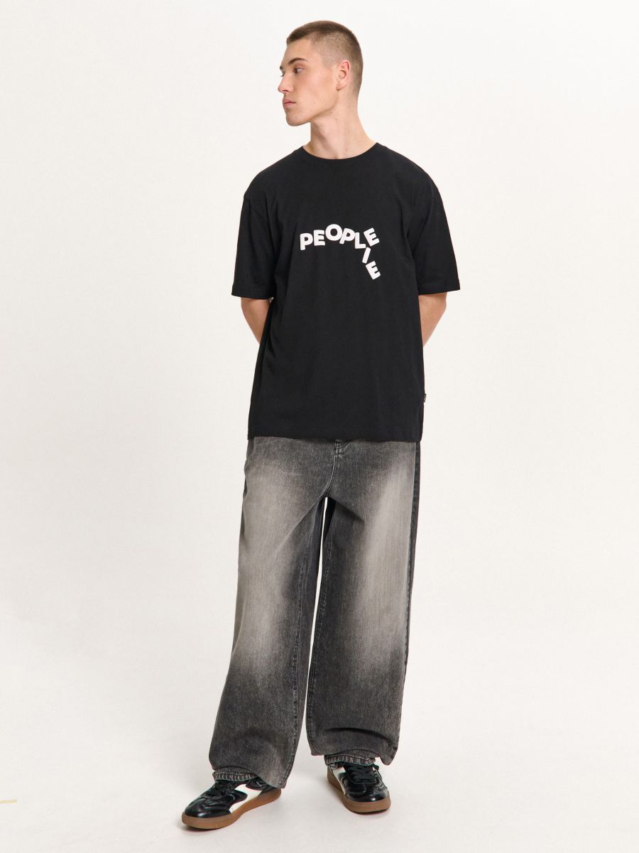 Czarna koszulka z kontrastowym napisem