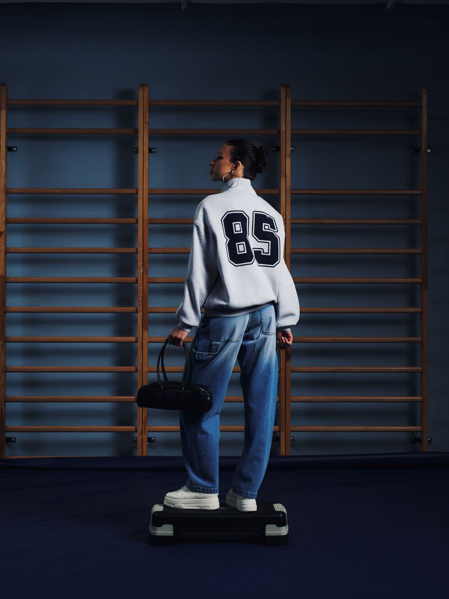 Rozpinana bluza ze stójką i nadrukiem