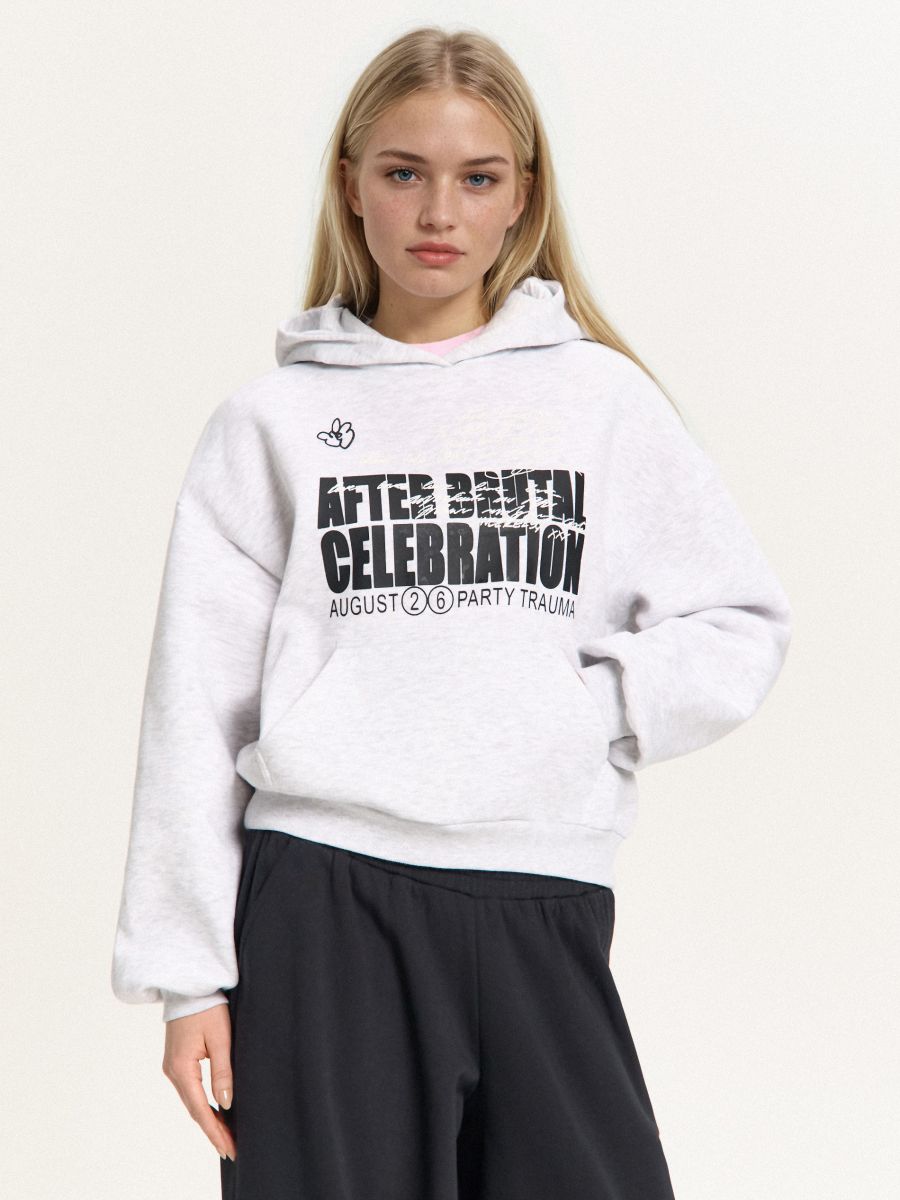 Dukserica s kapuljačom i printom