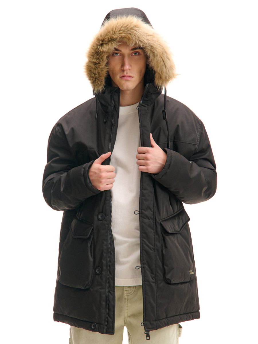 Czarny płaszcz z odpinanym futrem