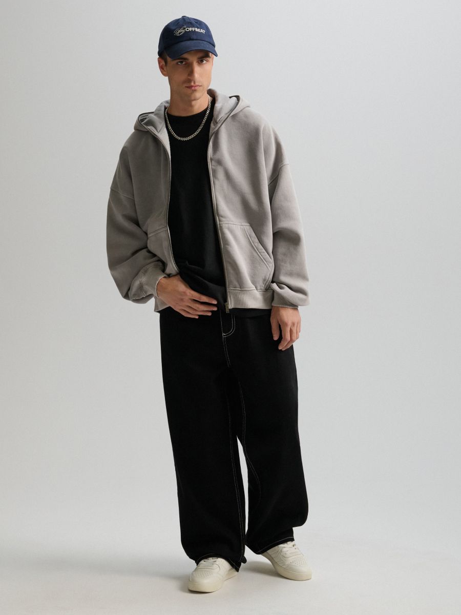 Jeansy super baggy z efektem sprania