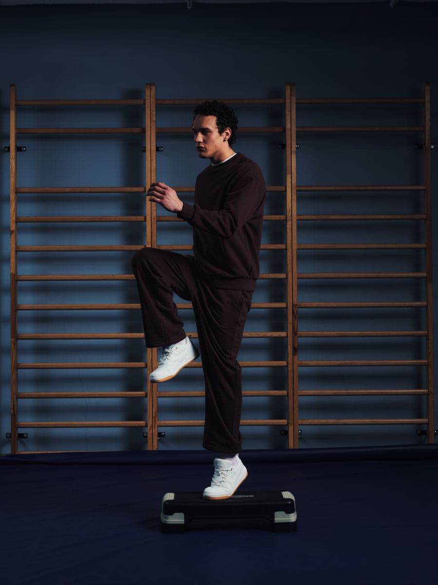 Brązowa gładka bluza basic