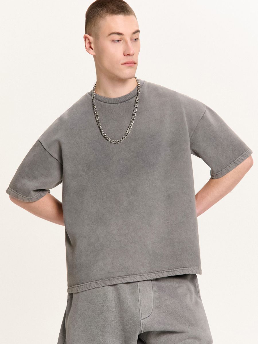 Szara koszulka boxy z efektem sprania