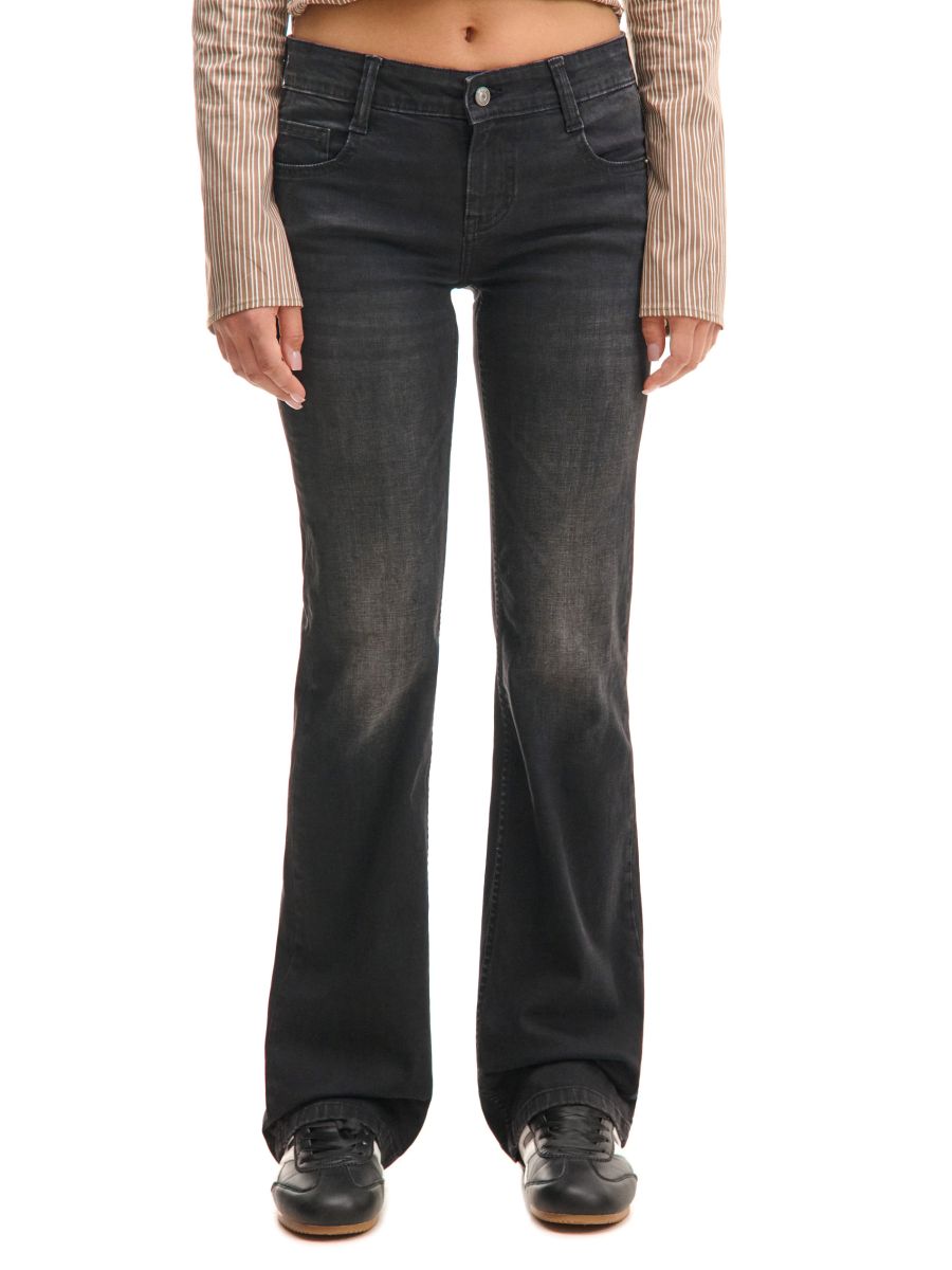 Czarne jeansy bootcut z efektem sprania