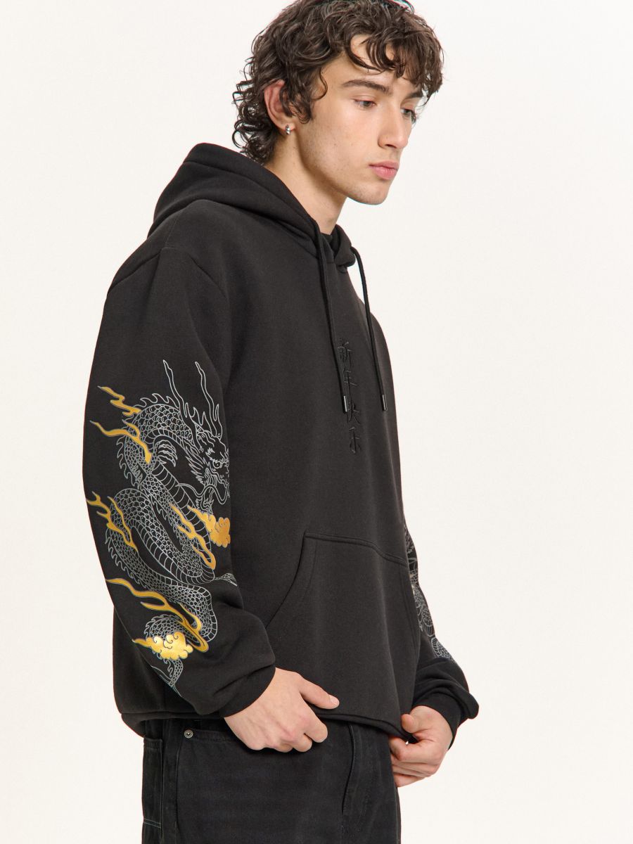 Schwarzes Kapuzensweatshirt mit Druck