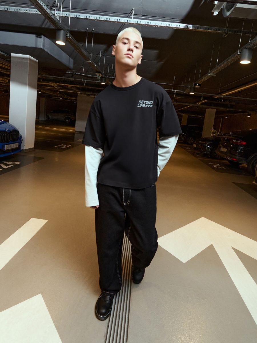 Jeansy super baggy z kontrastowymi przeszyciami