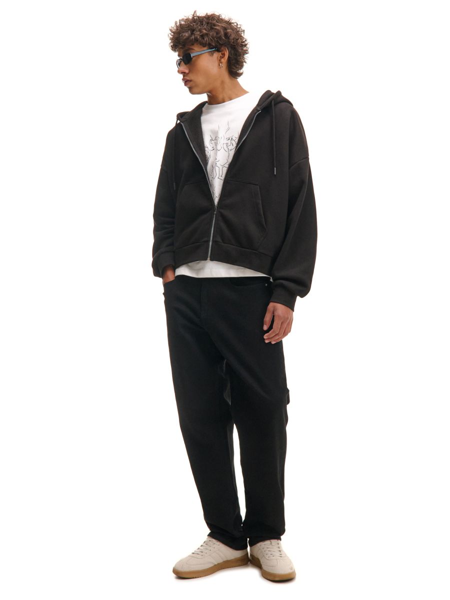 Czarne jeansy regular z acid wash