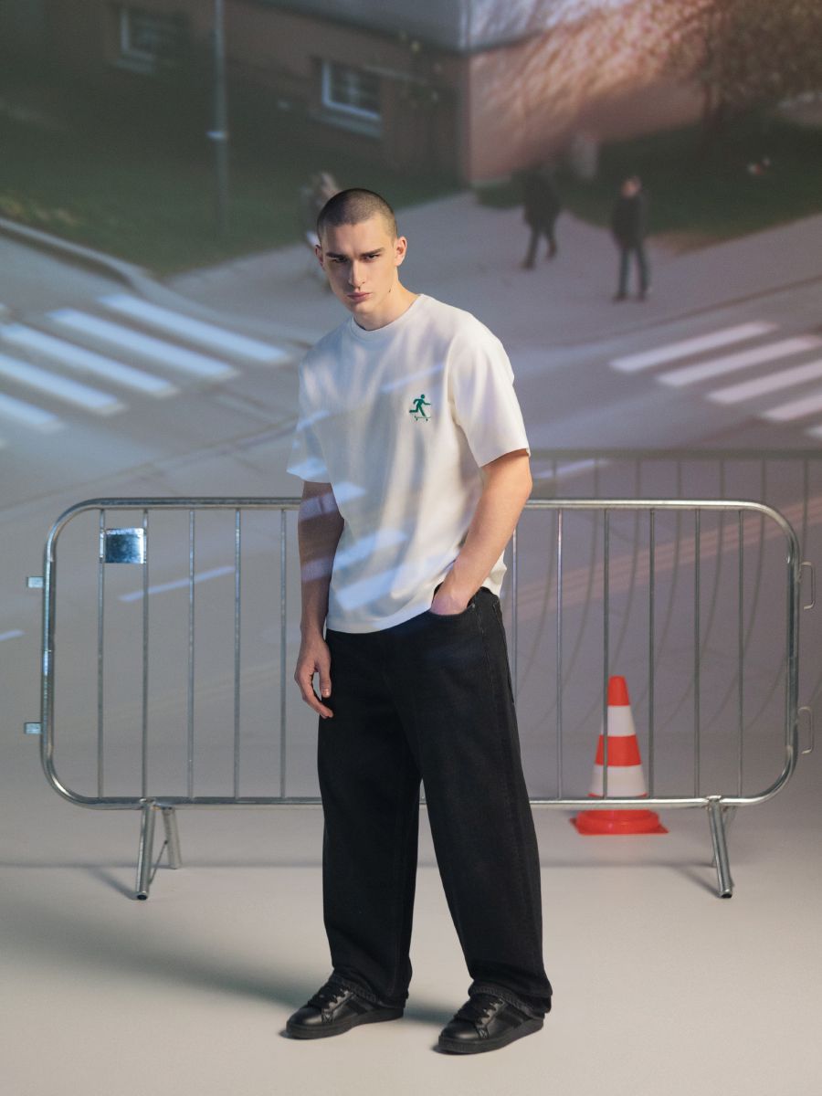 Вільні джинси з ефектом виварювання