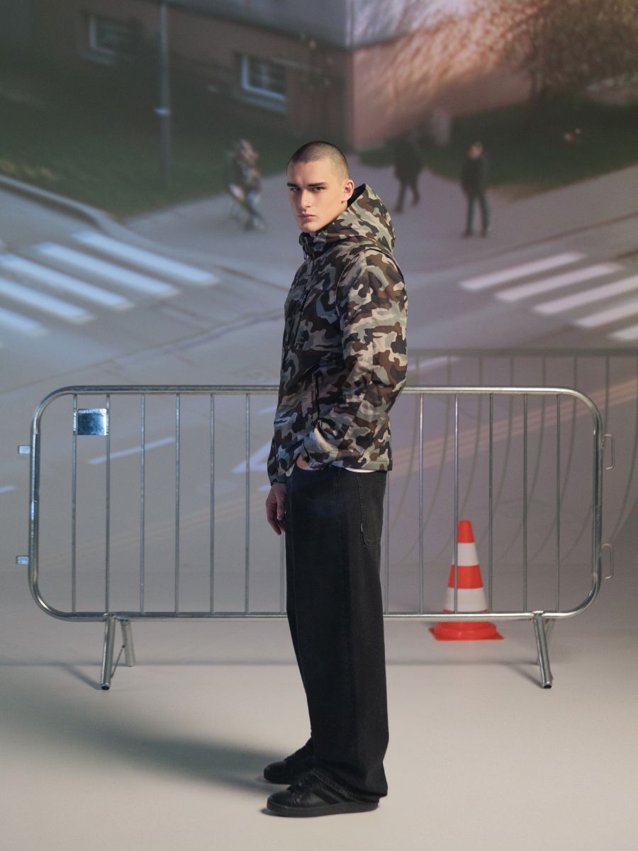 Куртка зі знімними рукавами