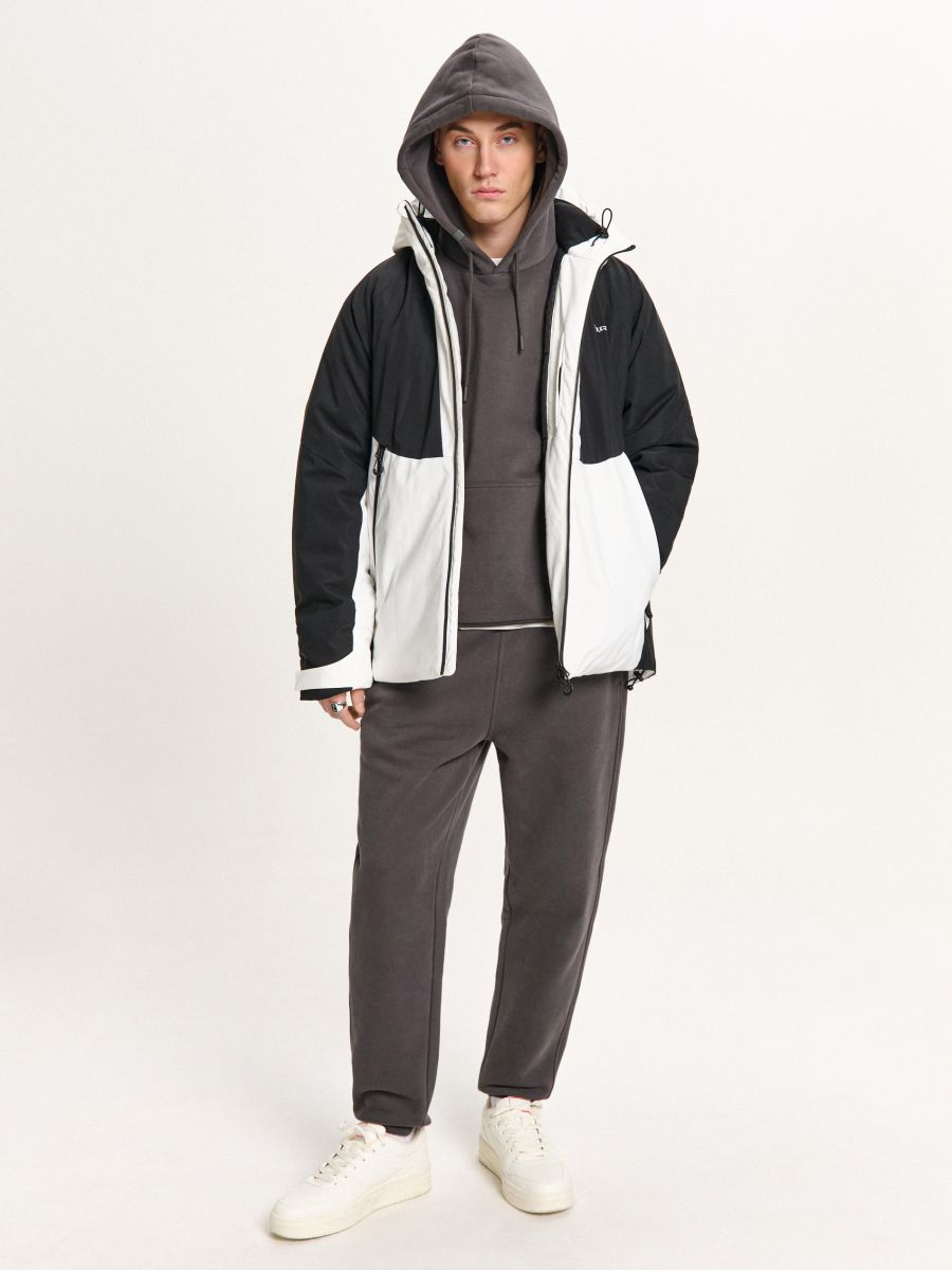 Sportowa kurtka z kapturem