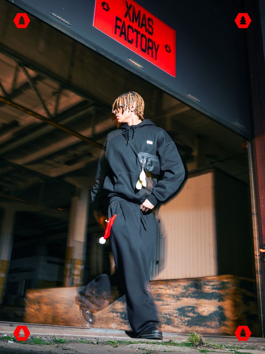 Черен суитшърт с качулка и принт