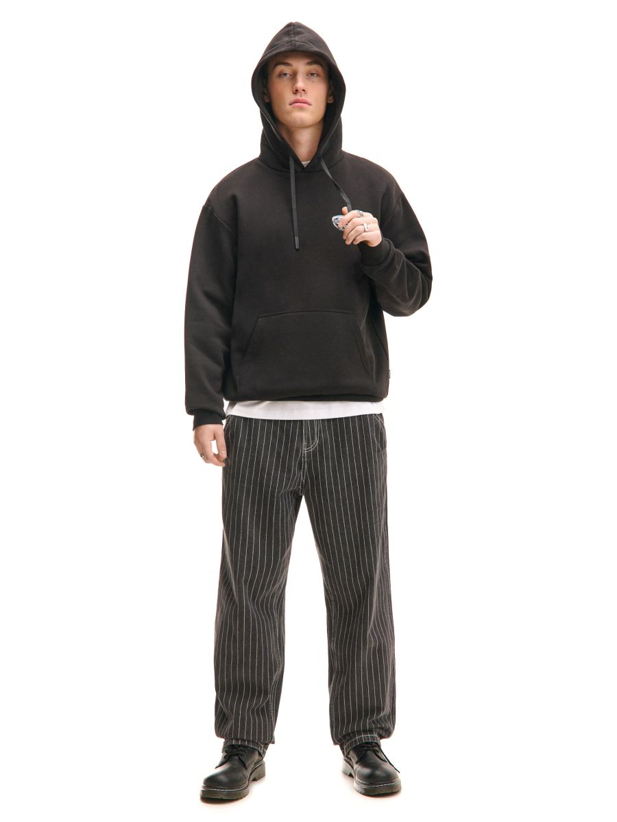 Crna dukserica s kapuljačom i printom