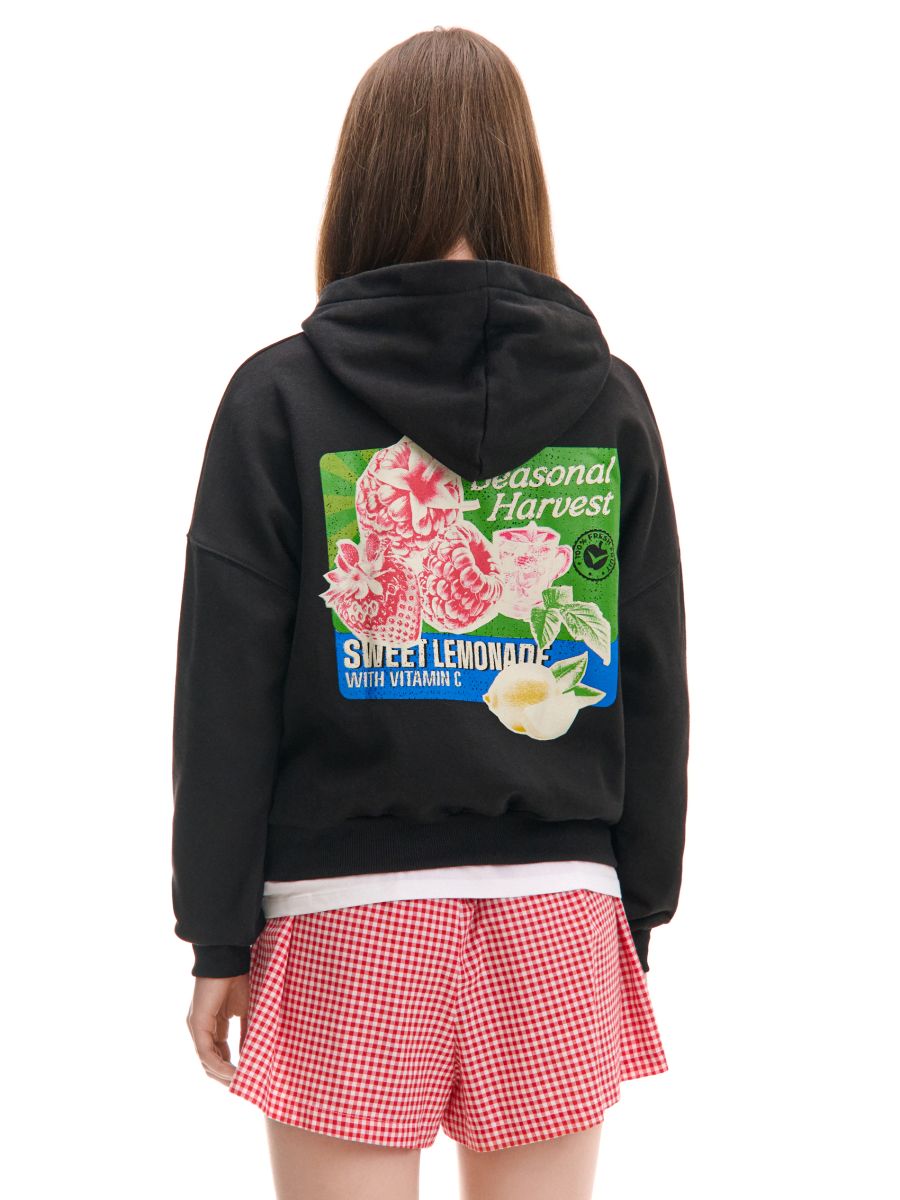 Czarna bluza hoodie z kolorowymi nadrukami