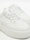 Białe sneakersy na platformie - biały - CROPP - small3